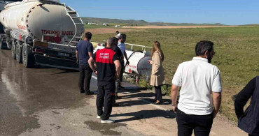 Bayburt'ta yakıt yüklü tankerin devrilmesi sonrası çevresel inceleme yapıldı