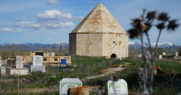 Bayburt'taki Hacı Kutlu Bey Mezarlığı: Tarihin İzleri