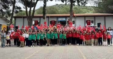 Bayındır'da Duygusal Anlar: 'İlk Mektubum Mehmetçiğe' Projesi