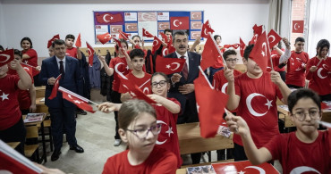 Bayrak Sevgisi Temasıyla İkinci Döneme Başladı