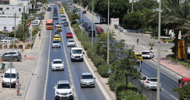 Bayram geldi tatil ve ziyaretler başladı! Turistik ilçelerde bayram trafiği yoğunluğu yaşanıyor