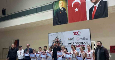 Behiye Hanım Ortaokulu Küçük Kızlar Voleybol Takımı Türkiye Finallerine Yükseldi