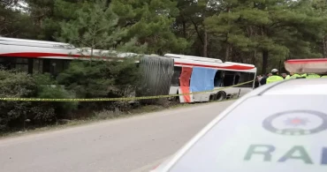 Belediye otobüsü ve tır çarpıştı: 1 kişi hayatını kaybetti, çok sayıda yaralı var