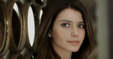 Beren Saat'in Netflix'in Yeni Dizisinde Hayat Vereceği Karakter Belli Oldu