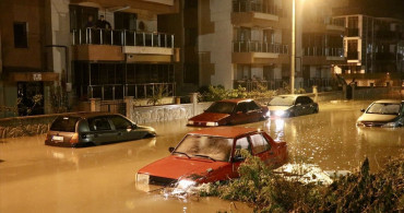 Bergama'da Sağanak Yağışın Yol Açtığı Su Baskınları