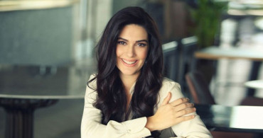 Bergüzar Korel Sesiyle Takipçilerini Büyüledi 