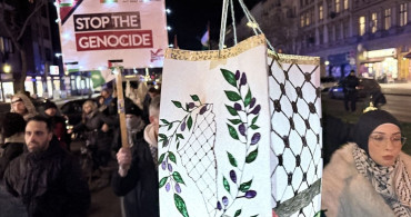 Berlin'de Filistin İçin Fener Yürüyüşü Düzenlendi