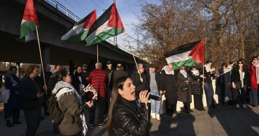 Berlin'de Netanyahu'nun Uçağına Protesto