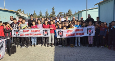 Beşiktaş Gönüllülerinden Depremzede Öğrencilere Spor Malzemesi Desteği