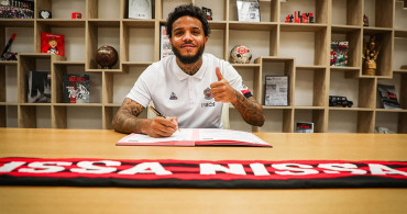 Beşiktaş'tan ayrılan Rosier yeni takımıyla pozunu verdi: Yapılacak çok güzel şeyler var