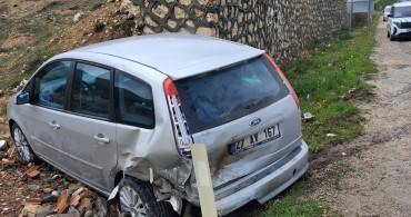 Besni'de İki Otomobil Çarpıştı: 1 Yaralı