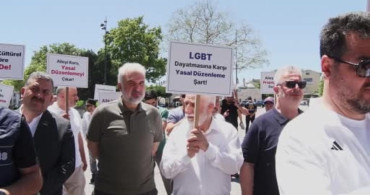 Beyazıt Meydanı'nda kruvaziyer gemisi protesto edildi