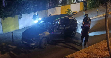 Beylikdüzü’nde dur ihtarına uymayan 2 kişi yakalandı