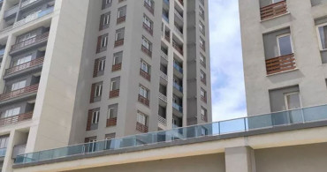 Beylikdüzü'nde korkunç olay: Kendi bebeğini binadan aşağı attı!