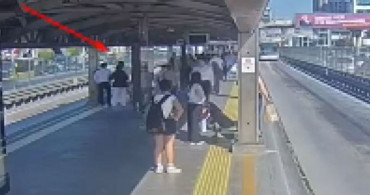 Beylikdüzü'nde metrobüs durağında bıçaklı saldırı sonucu 1 kişi hayatını kaybetti