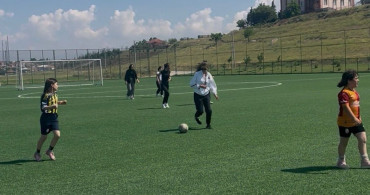 Beylikova'da kız çocukları için ücretsiz futbol kursu açıldı