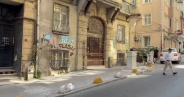 Beyoğlu'nda kısmen çöken binada inceleme yapıldı
