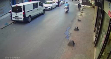 Beyoğlu'nda scooter kullanan 4 yaşındaki çocuğa motosiklet çarptı