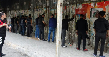 Beyoğlu'nda Topluca Gezen 13 Kişiye Ceza Kesildi