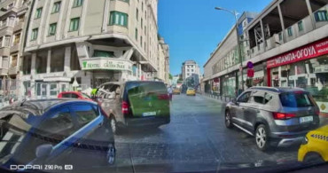 Beyoğlu'nda yol verme tartışması: motosikletli sürücü tehdide başvurdu