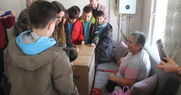 Beyşehirli Öğrencilerden Engelliye Anlamlı Hediye