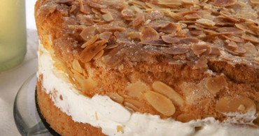 Bienenstich Pastası Nasıl Yapılır? Bienenstich Pastası Tarifi