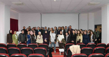 Bilecik İl Sağlık Müdürü Dr. Ferhat Damkacı Öğrencilerle Sağlık Sektöründe Kariyer Fırsatlarını Paylaştı