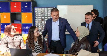 Bilecik Valisi Faik Oktay Sözer Gençlik Merkezi’ni Ziyaret Etti