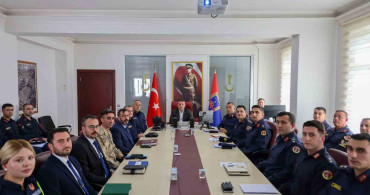 Bilecik Valisi Faik Oktay Sözer, İl Jandarma Komutanlığı’nda İncelemelerde Bulundu