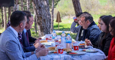 Bilecik Valisi Faik Oktay Sözer, YKS Öncesi Öğrencilerle Buluştu