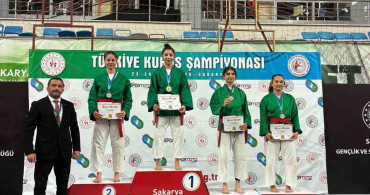 Bilecikli Sporcular Türkiye Kuraş Şampiyonası'nda Başarı Elde Etti
