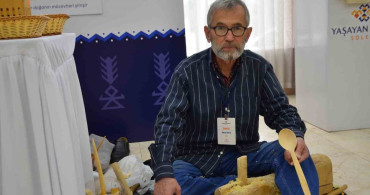 Bilecik'te 55 yıldır şimşir ağacından tahta kaşık yapan ustanın hikayesi