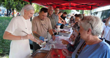 Bilecik'te binlerce kişiye aşure dağıtıldı