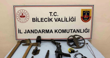 Bilecik'te Define Operasyonu: Üç Şüpheli Suçüstü Yakalandı