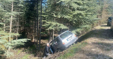 Bilecik’te Direksiyon Kontrolü Kaybı: Otomobil Ormanlık Alana Savruldu