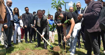 Bilecik'te Fidanlar Toprakla Buluşturuldu