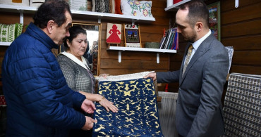 Bilecik'te Geleneksel Kadife Çatma Halısı İpi Kesildi
