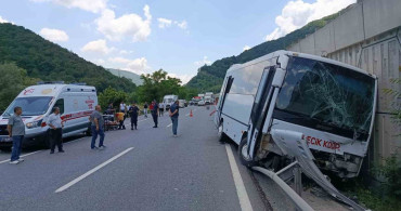 Bilecik'te Midibüsle Tır Çarpıştı: 6 Yaralı
