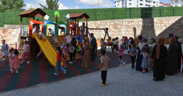 Bilecik'te miniklerin yüzü yenilenen oyun parkıyla güldü