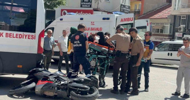 Bilecik'te Motosiklet Kazası: Sürücü Minibüsten Kıl Payı Kurtuldu