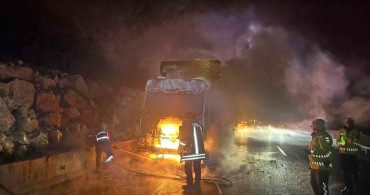 Bilecik'te Seyir Halindeki Tır Alev Aldı