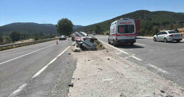 Bilecik'te sollama sırasında iki otomobil çarpıştı: 4 yaralı