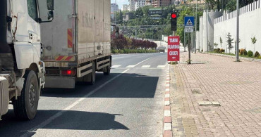 Bilecik'te Trafik Işıklarına Asılan Reklamlar Tepki Çekti