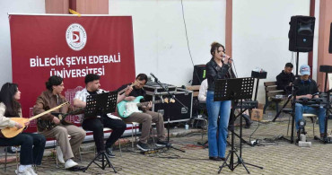 Bilecik'te Unutulmaz Kampüs Konseri Coşkusu