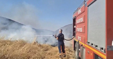 Bingöl'de anız yangınına itfaiye ve orman ekipleri müdahale ediyor
