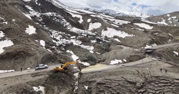 Bingöl'de Heyelan Sonrası Yol Çalışmaları Başladı