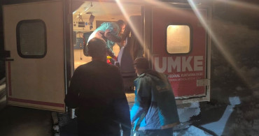 Bingöl'de Kapanan Yolda Hastaya UMKE Müdahalesi
