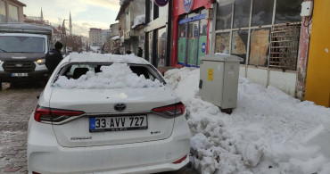 Bingöl'de Kar Kütlesinin Düşüşü Güvenlik Kamerasında Görüntülendi