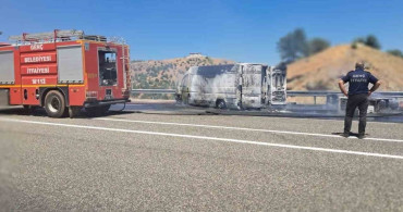 Bingöl'de klima yüklü kamyonet alev alev yandı