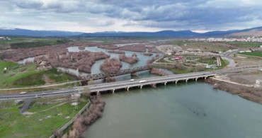 Bingöl'de Murat Nehri'nde Debi Yükseldi: Tarihi Manzaralar Ortaya Çıktı